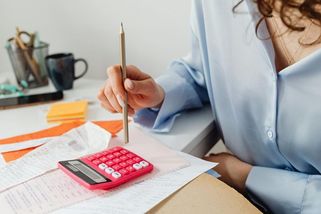 Fialova drahota je ve skutečnosti jen finanční negramotnost Čechů - Médium.cz